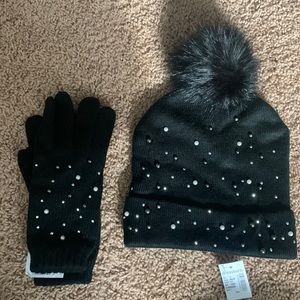 NWT Dress Barn hat and gloves set